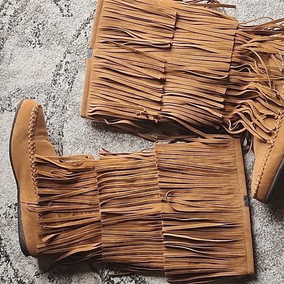 Shoes - Moccasin Fringe Boots